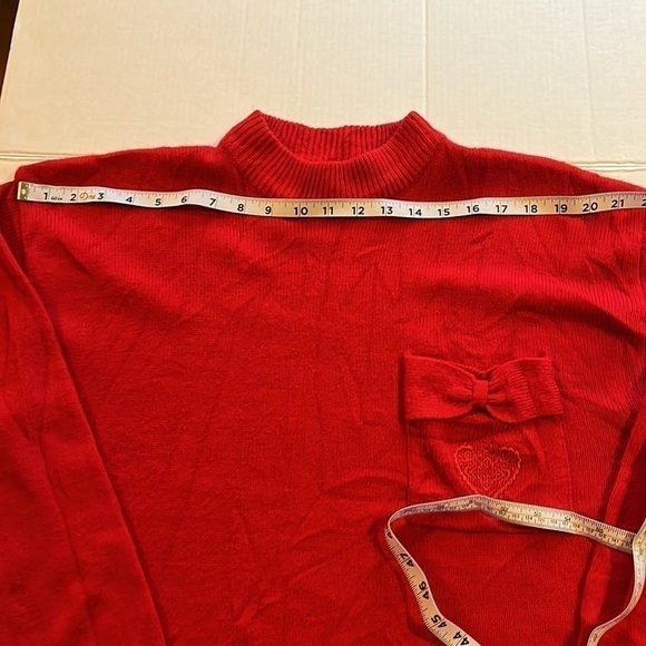 VTG-A’Milano-L-Red crewneck long sleeve sweater with embroidered heart on pocket - Picture 7 of 10